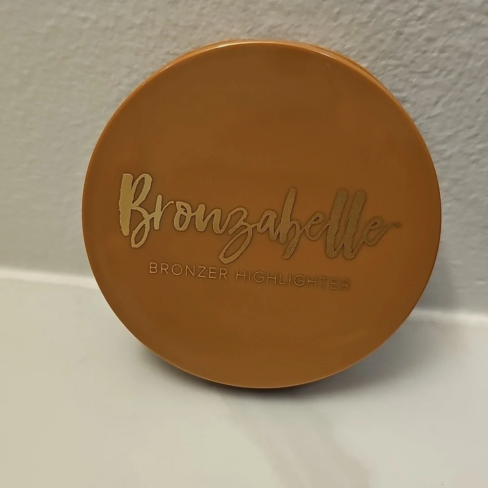 Belle Beauty Bronzabelle Bronzer Highlighter In 'Ray Of Sunshine'. New & Unused.